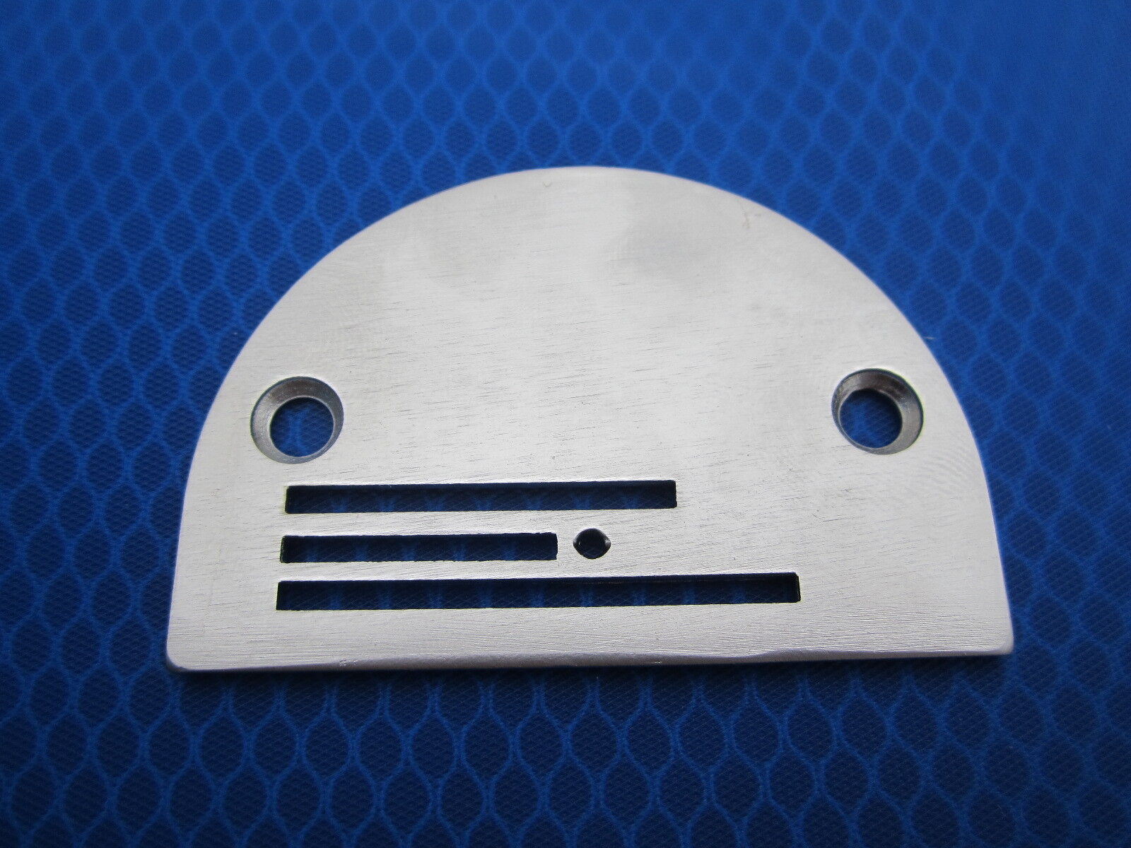 NEEDLE PLATE